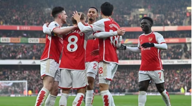 Arsenal go two points clear of EPL