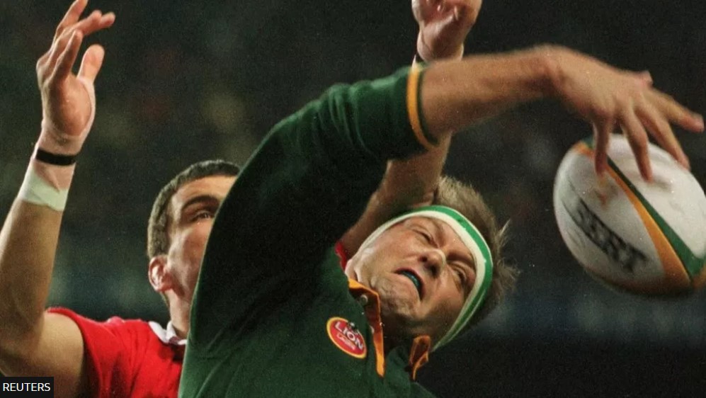 Ex-South Africa rugby star dies in car crash