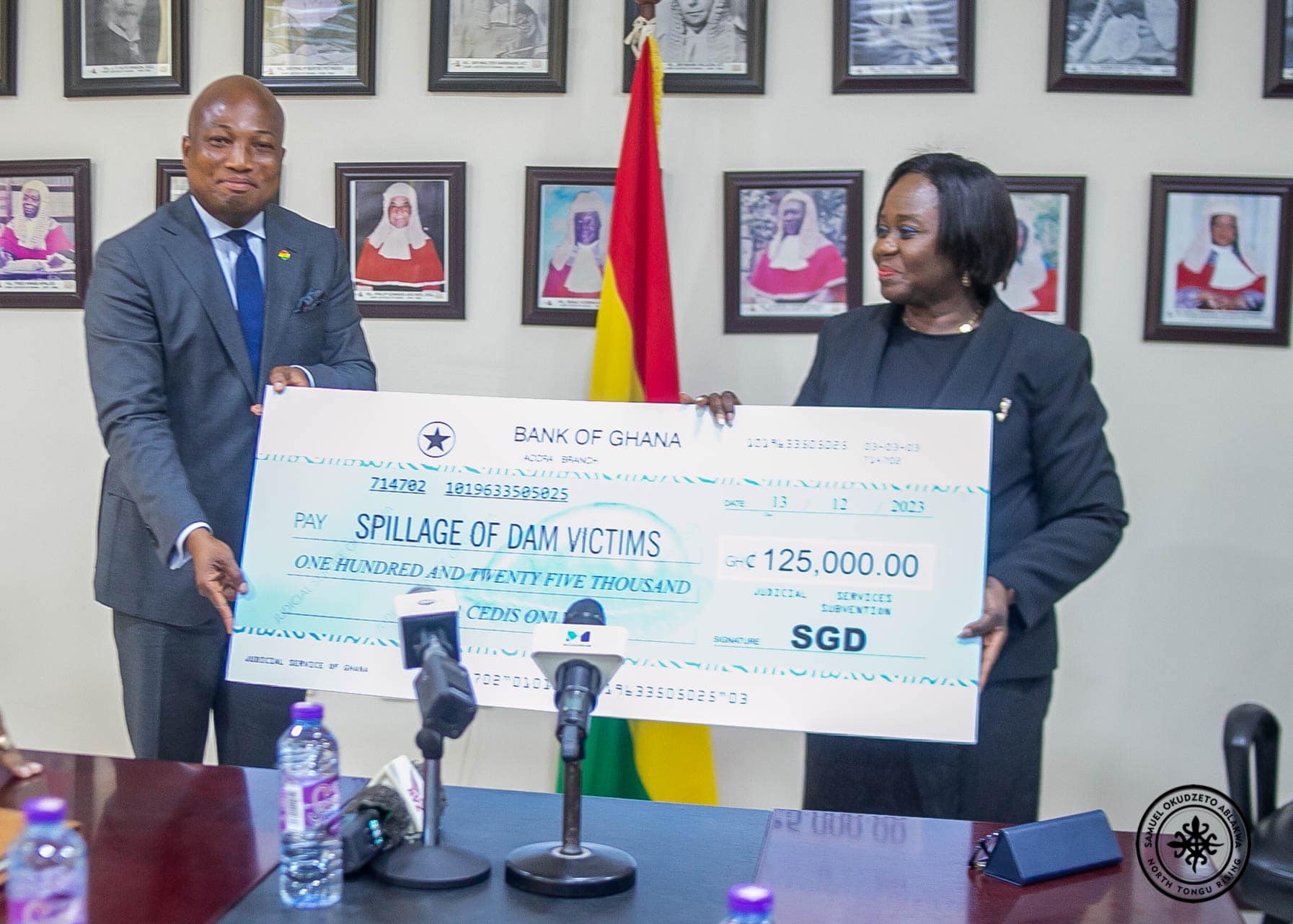 Chief Justice donates cheque for GHC125,000 to Akosombo Dam Spillage Victims