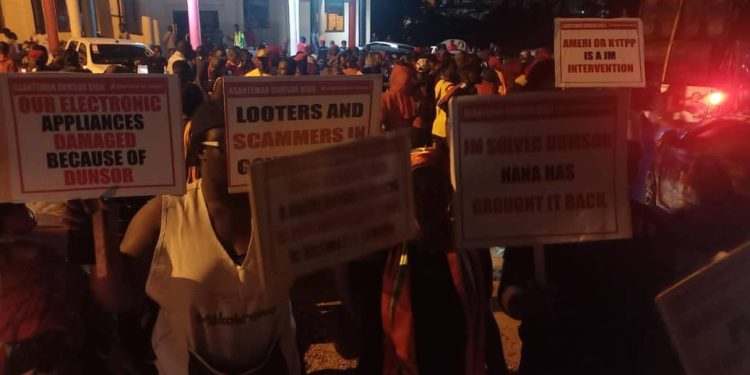 Ashanti Region residents hold ‘dumsor vigil’, demand urgent solution to power crisis