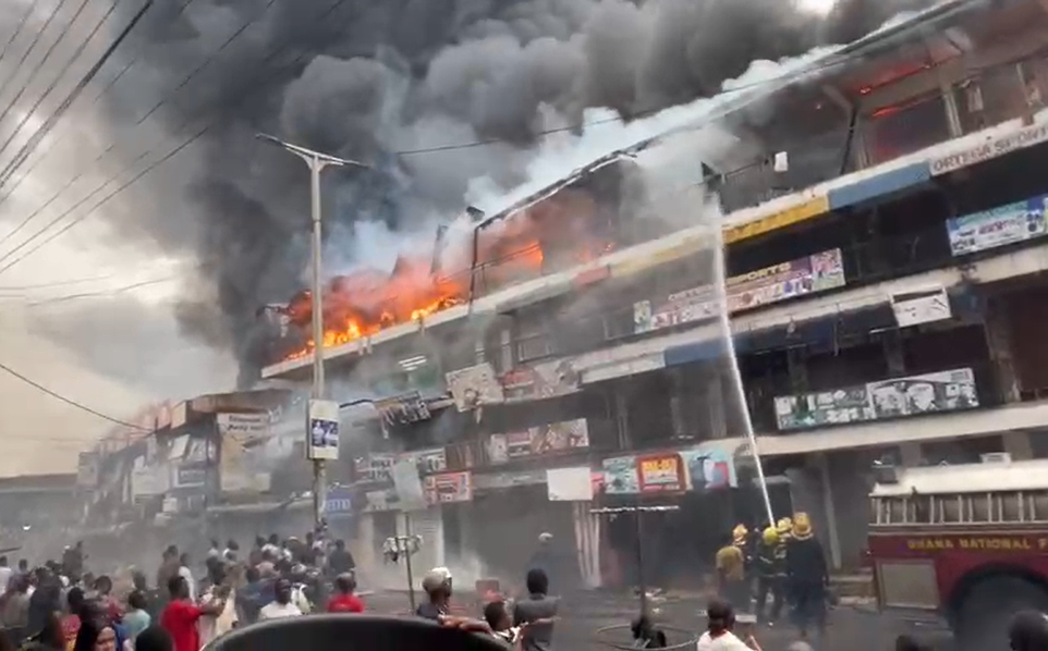 Fire consumes 2-storey shopping complex at Adum in Kumasi